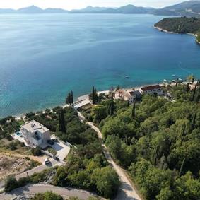 6 Bedroom Seafront Villa with Pool near Slano, Sleeps 12-14